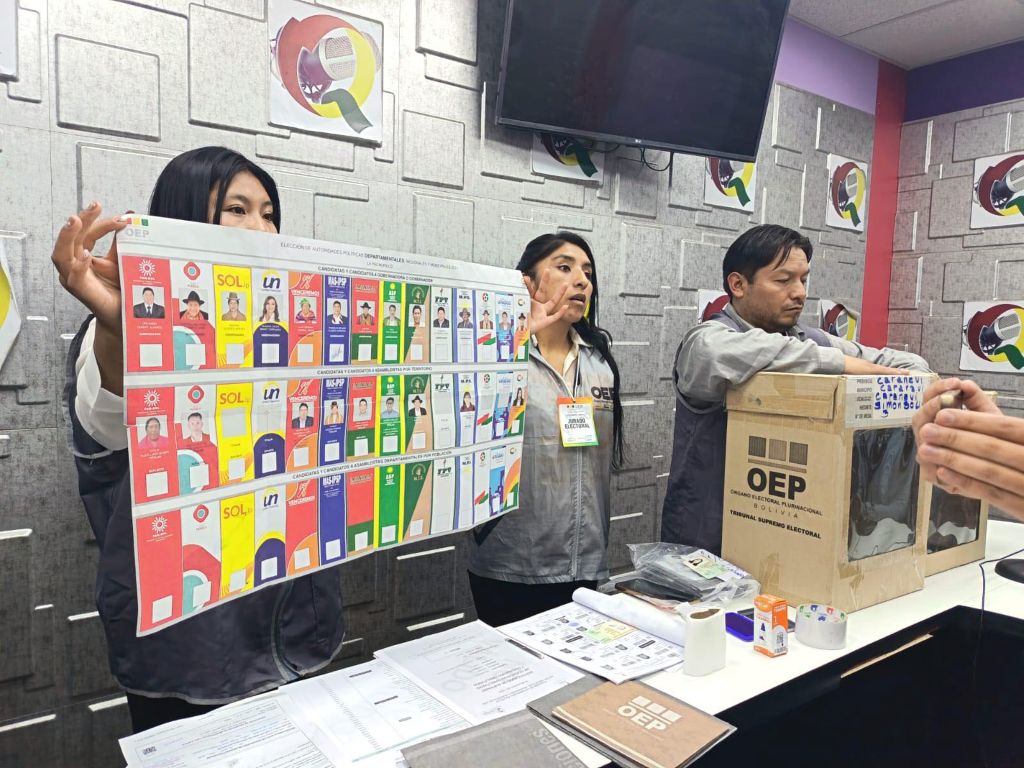 Un simulacro de votación en La Paz. / Foto: TED La Paz.
