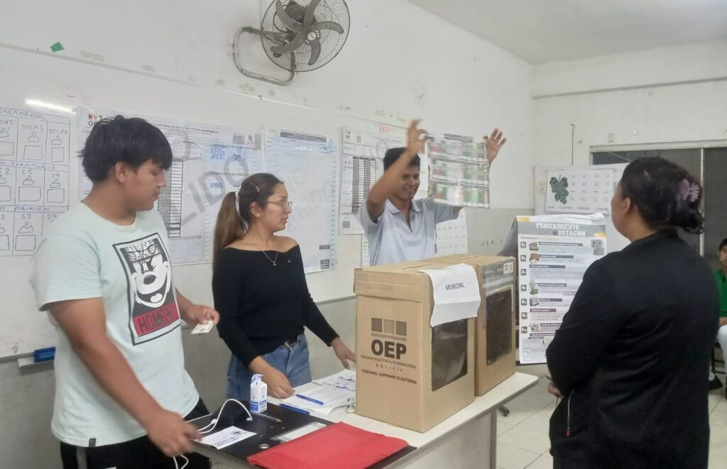 Un simulacro de votación en Santa Cruz. / Foto: TED Santa Cruz.