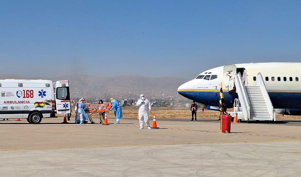 Un simulacro realizado en 2024 en el aeropuerto Jorge Wilstermann. / Foto: Viceministerio de Defensa