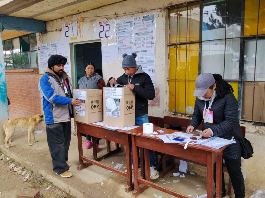 Votación en el departamento de La Paz. / Foto: TED La Paz.