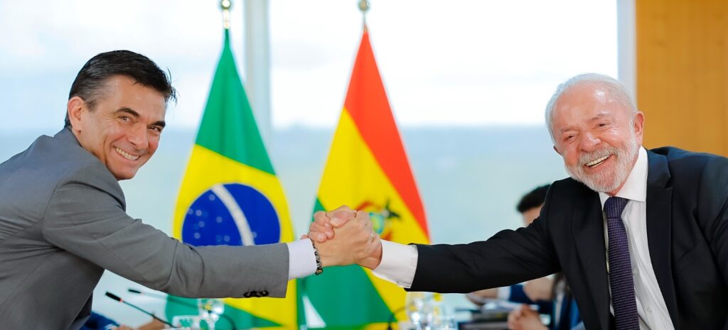 El presidente Rodrigo Paz y su homólogo de Brasil, Luiz Inácio Lula da Silva, en la reunión de Brasil. / Foto: DirCom