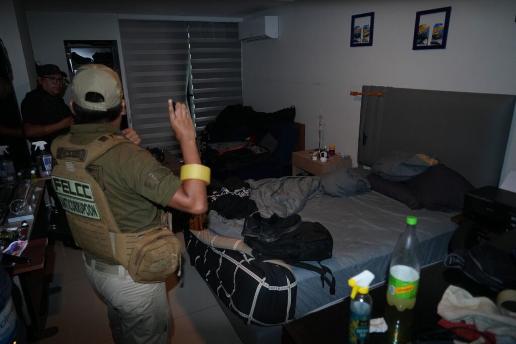 El operativo ejecutado por la Policía en un inmueble atribuido Marcelo Arce Mosqueira. / Foto: Min. Gobierno.