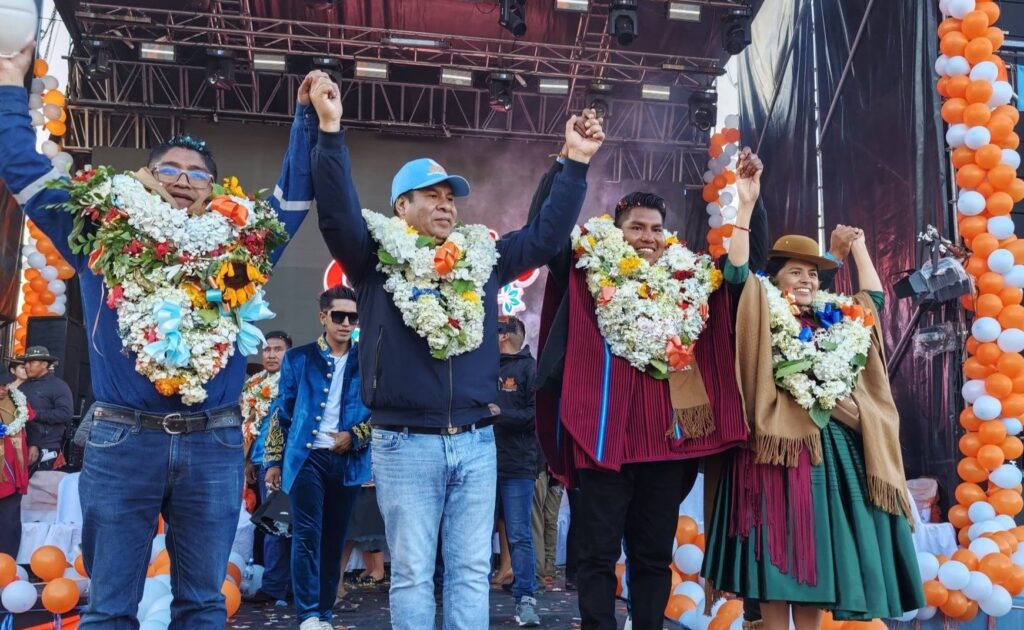 Al centro, Uriona y Yahuasi juntos en el cierre de campaña. / Foto: RY