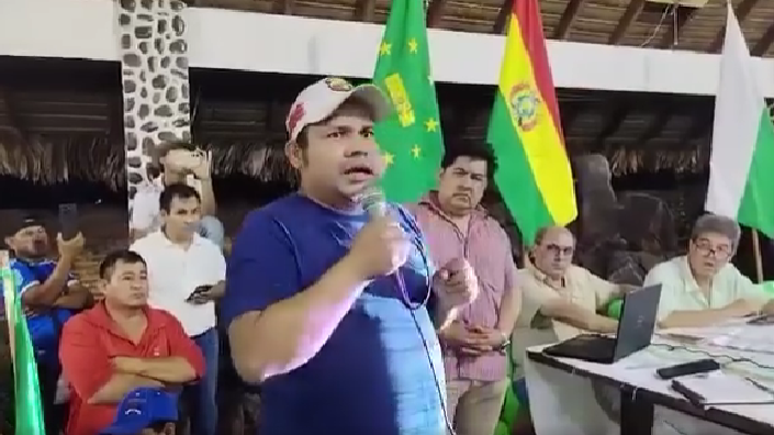 El diálogo de los movilizados con autoridades del Gobierno por la Ley 1720. / Foto Captura de video.