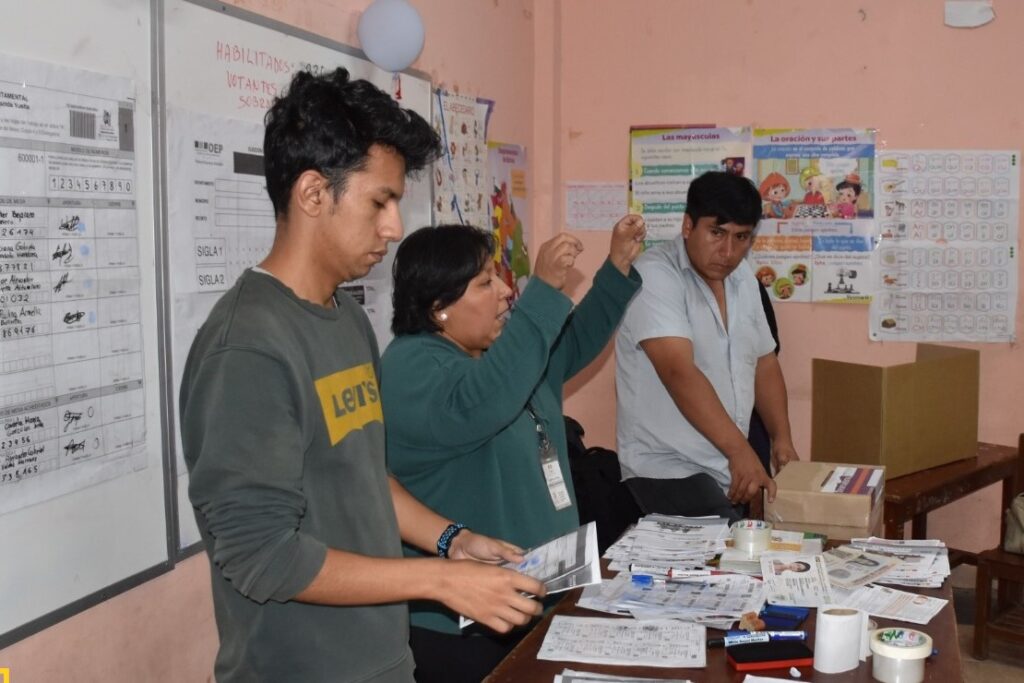 Jurados electorales en la votación en Tarija. / Foto: TED Tarija