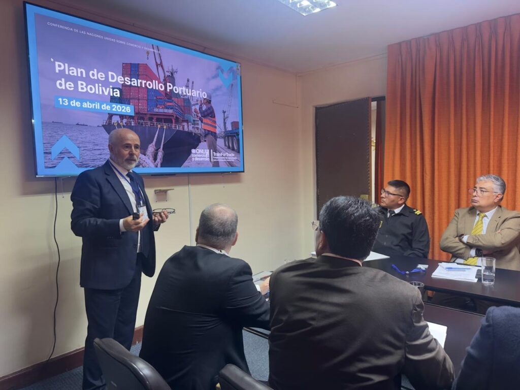 La presentación del plan de desarrollo portuario de Bolivia. / Foto: Min. Def.