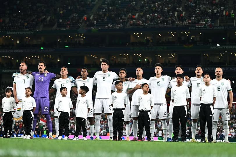 La selección boliviana en el duelo ante Irak. / Foto: FBF