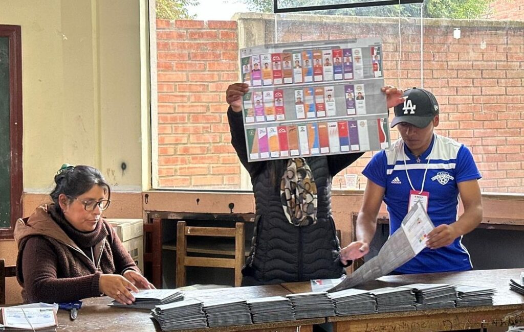 La votación en las elecciones subnacionales en Oruro. / Foto: TED Oruro.