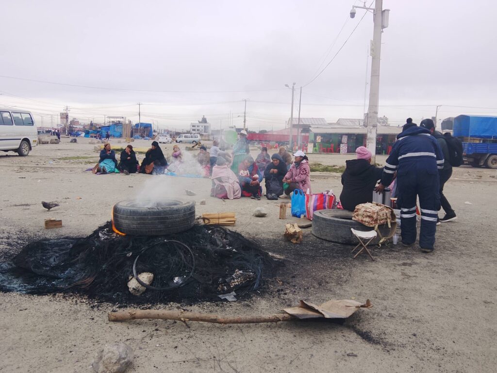 Bloqueos en El Alto, en la ruta a Oruro. / Foto: Acceso Público