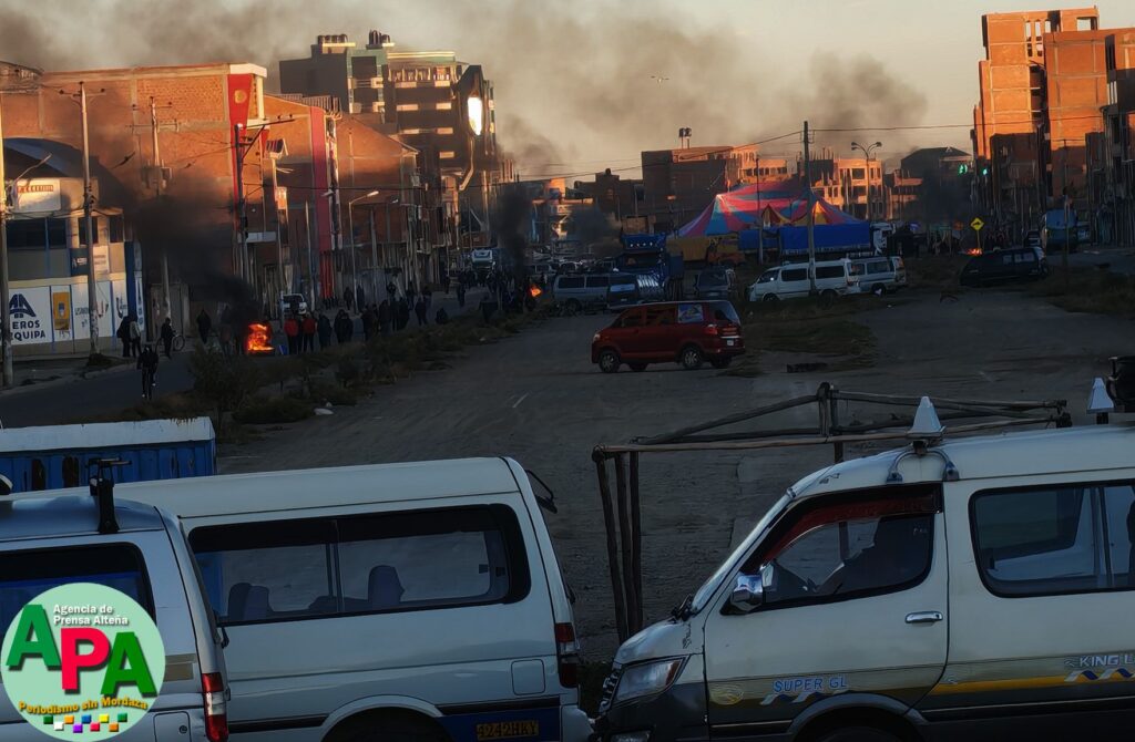 El bloqueo en la ciudad de El Alto. / Foto: APA
