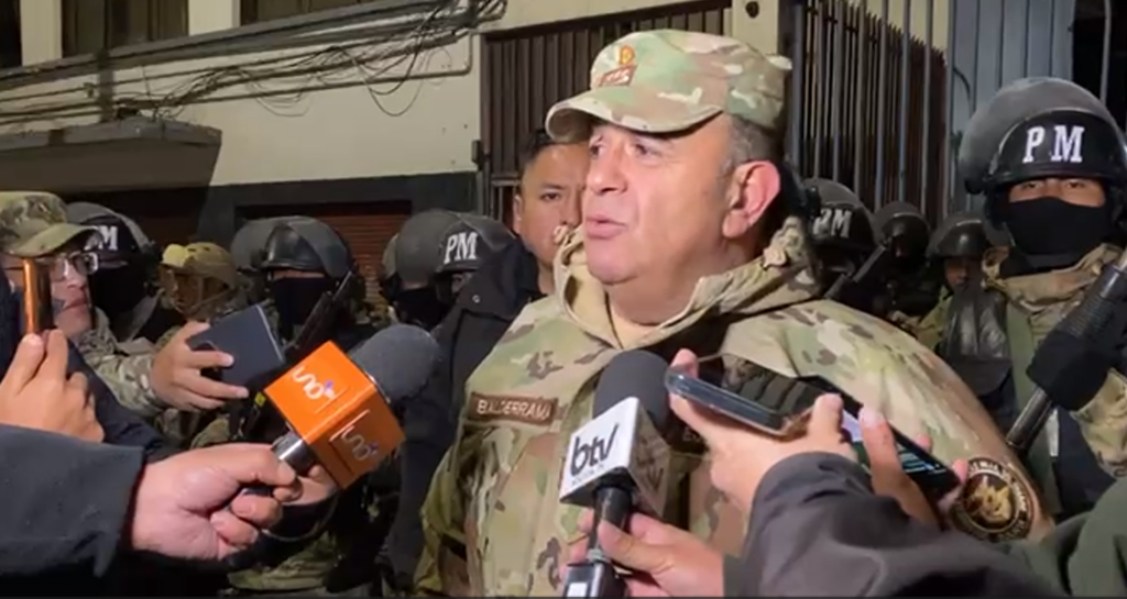 El comandante en jefe de las Fuerzas Armadas, Víctor Hugo Balderrama. / Foto: eju.tv