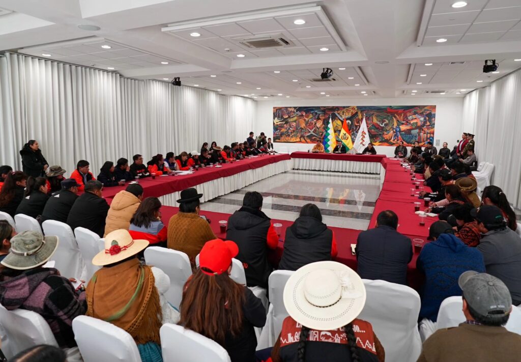 El diálogo que instaló el Gobierno con la Central Obrera Regional de El Alto. / Foto: RP.