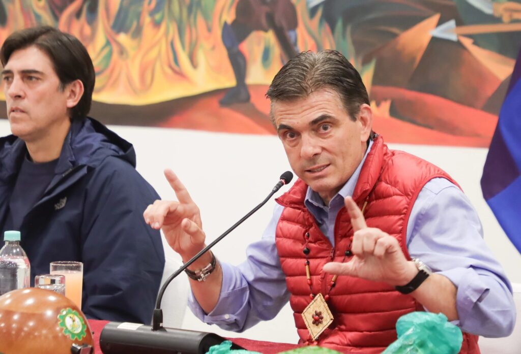 El presidente Rodrigo Paz en una reunión con sectores del norte de La Paz. / Foto: DirCom