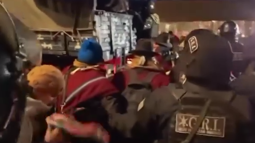 Los arrestados en el desbloqueo de Río Seco. / Foto: Captura de video.