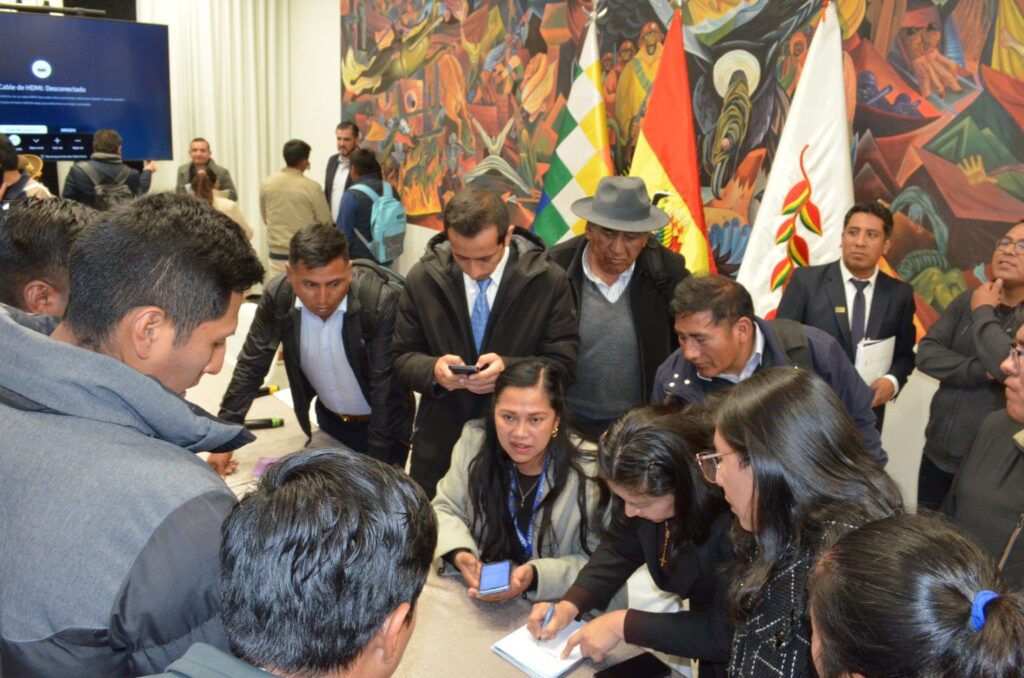 La reunión de los representantes de UPRE con los alcaldes de La Paz. / Foto: MOP