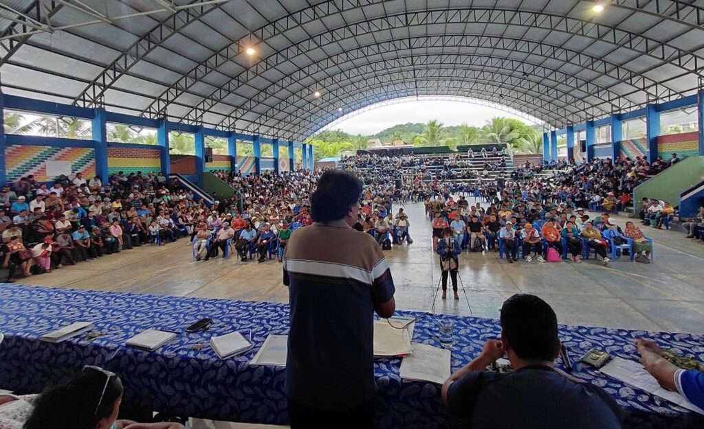 Morales y sus seguidores en un evento sindical. / Foto: Evo Morales.