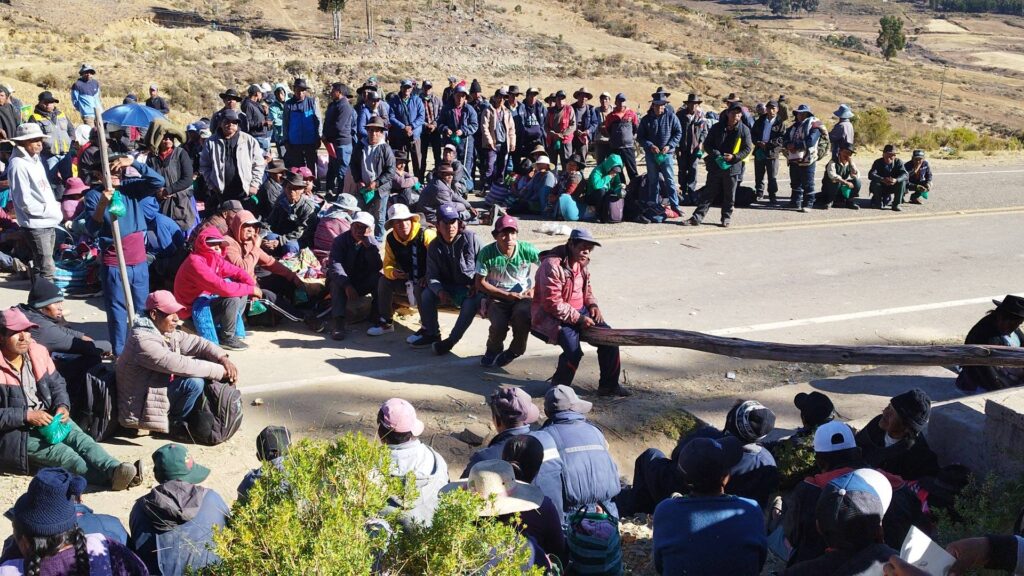 Un punto de bloqueo en el municipio de Tarabuco. / Foto RKC