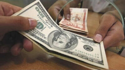 Billetes de bolivianos y dólares. / Foto: La Voz de Tarija