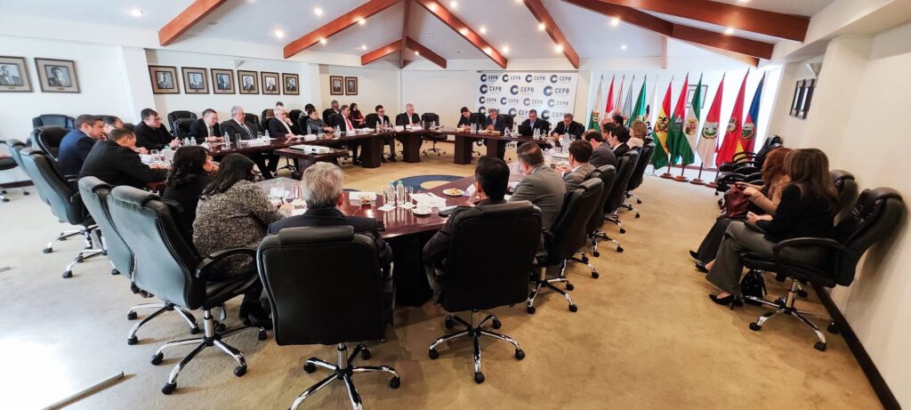 La reunión de las autoridades del Gobierno con los representantes de la CEPB. / Foto: CEPB.