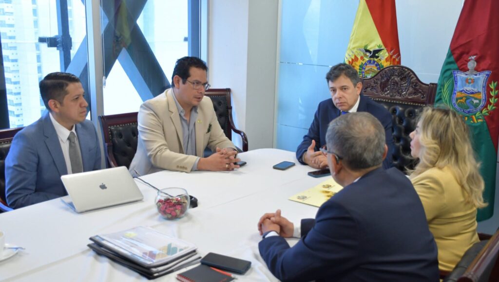 La reunión de las autoridades del Gobierno, el Legislativo y el TSJ. / Foto: Senado