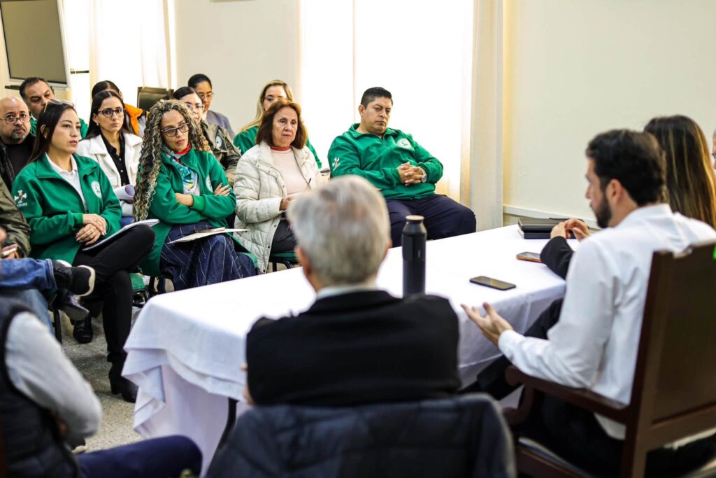 La reunión de los representantes de salud con las autoridades de la Gobernación. / Foto: JP
