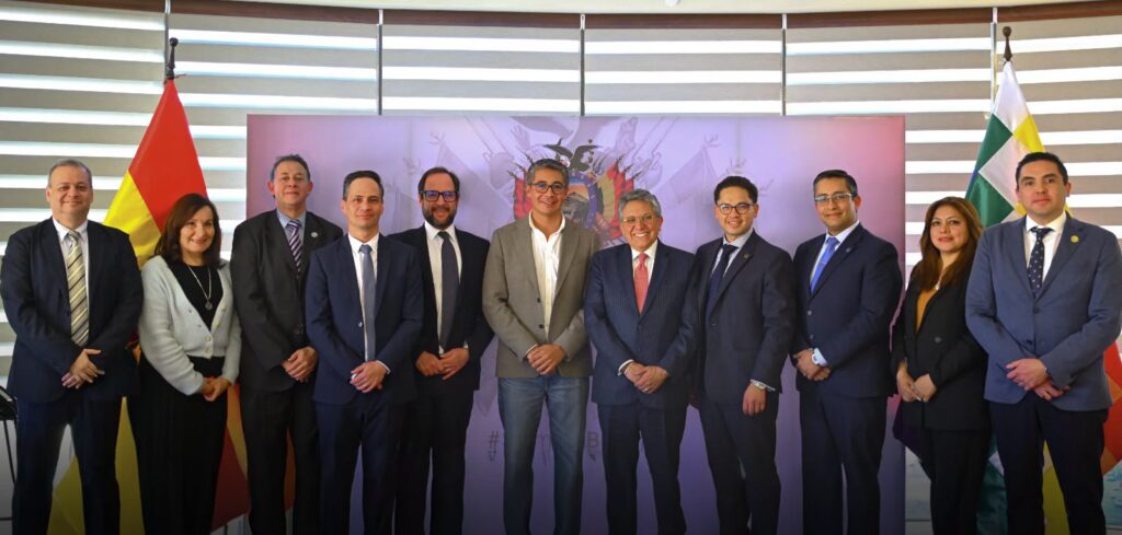 La reunión de los sectores privados con autoridades del Gobierno. / Foto: Min. Economía.