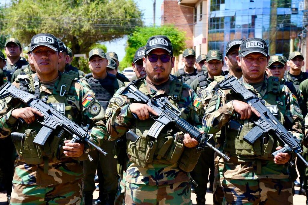 Efectivos policiales forman en el acto de lanzamiento del plan Frontera Segura. / Foto: Min. Gob.