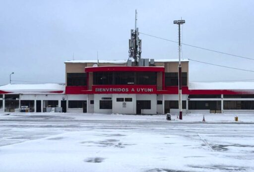 El aeropuerto de Uyuni, Potosí, afectada por la nieve. / Foto: Naabol