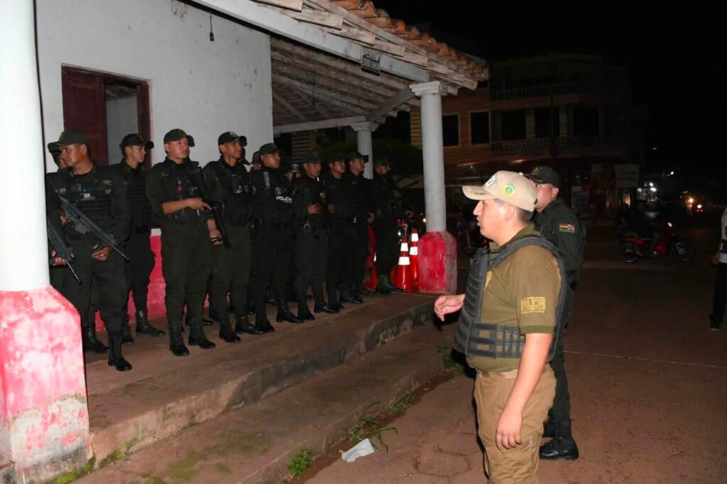 El operativo que ejecutó la Policía en Guayaramerín. / Foto: Ministerio de Gobierno.