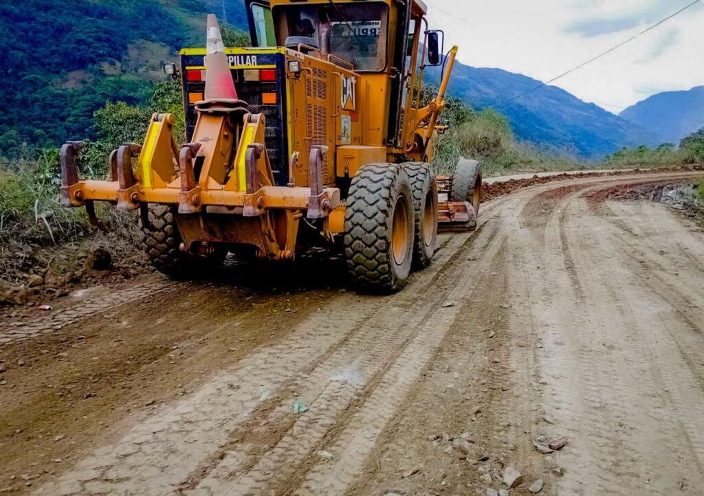 Imagen referencial de la construcción de un camino. / Foto: MOP