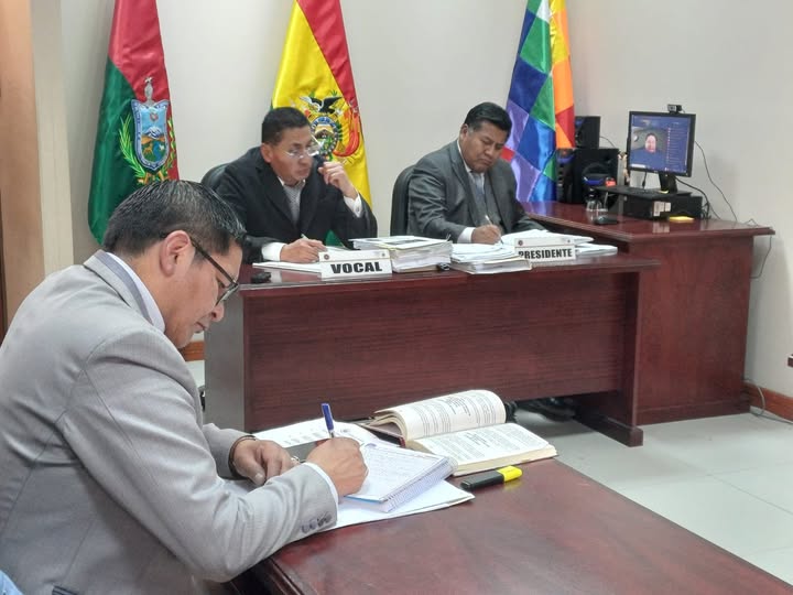 La audiencia de la acción popular por el caso de la basura en La Paz. / Foto: Defensoría
