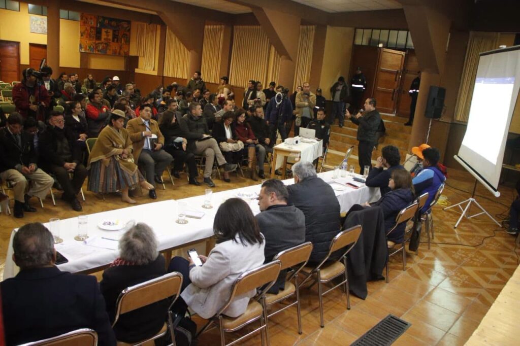 La reunión sobre el problema de la basura. / Foto: GAMLP
