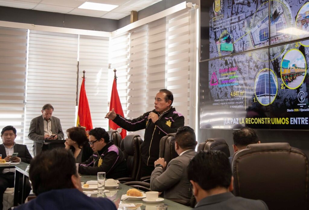 El alcalde de La Paz, César Dockweiler en la presentación de su informe. / Foto GMALP