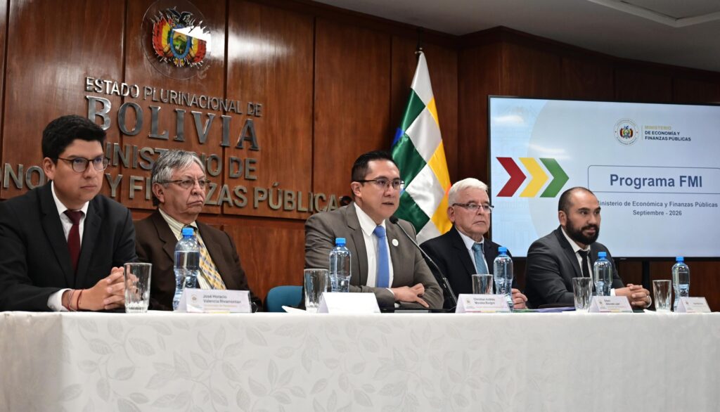 Autoridades del Ministerio de Economía y Finanzas Públicas. / Foto: MEFP