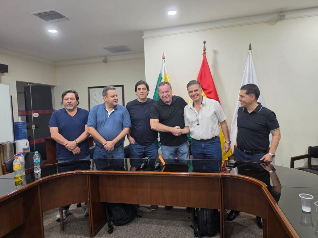 Cisterneros acuerdan mantener operaciones tras acuerdo con el Gobierno. / Foto: Defensa.