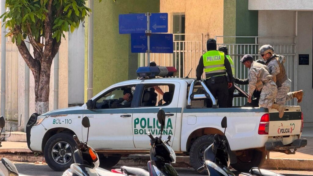 Desplazamiento de policías y militares en el estado de excepción. / Foto: Policía