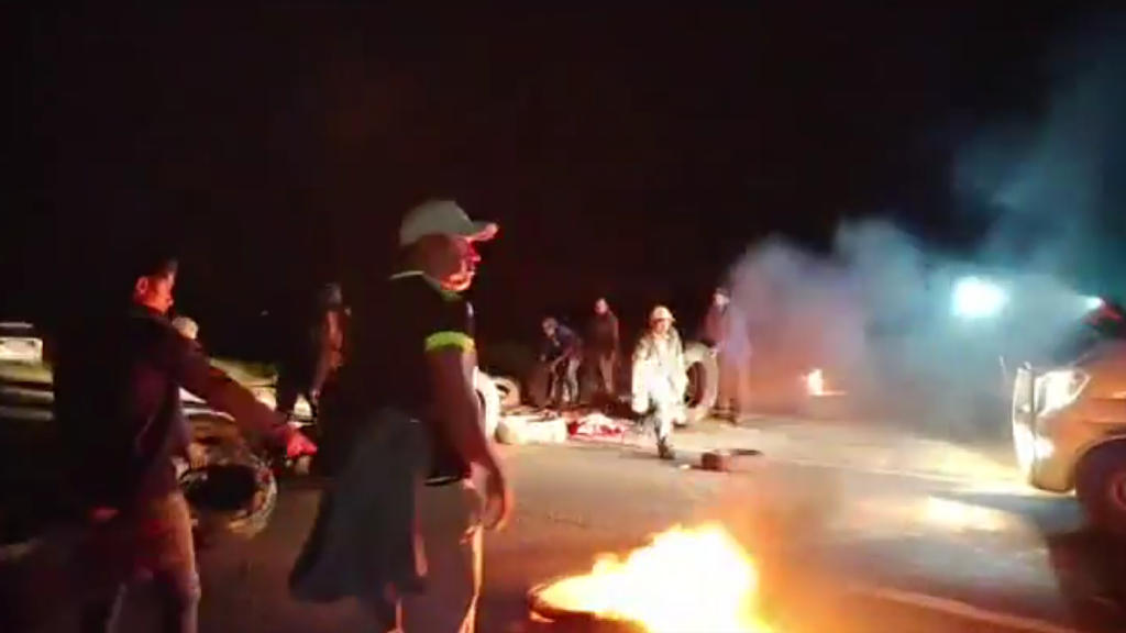 El bloqueo en Cuatro Cañadas. / Foto: Radio Melodía.