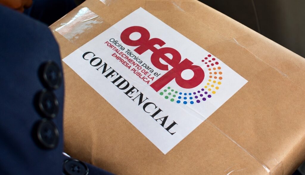 El informe sobre las empresas estatales presentado al Gobierno. / Foto: Ofep.