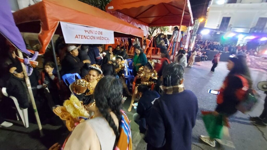 El lugar donde fueron atendidos los afectados por la pirotecnia en la entrada de Guadalupe. / Foto: Correo del Sur