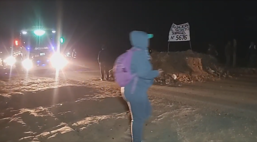 El momento de la suspensión de bloqueo de San Julián. / Foto: RTV 24 de Junio