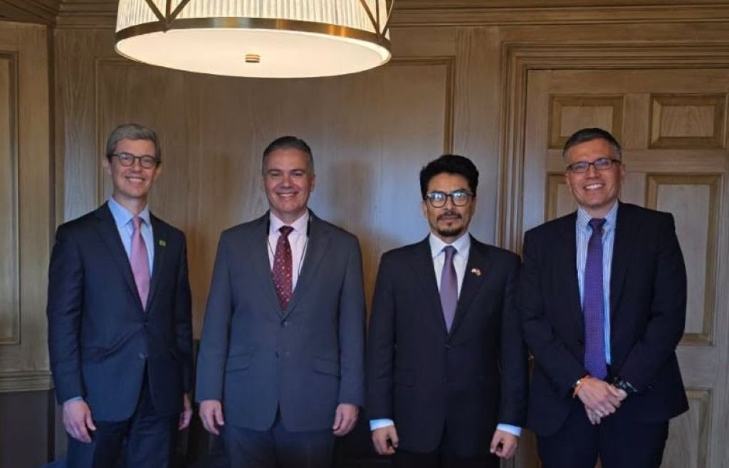Las autoridades de Gobierno junto con los representantes del Gobierno de EEUU. / Foto: Ernesto Justiniano.