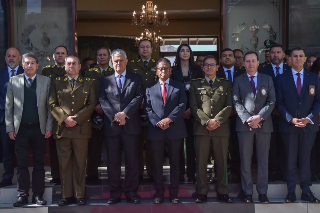 Las misiones de Bolivia y Chile que se reunieron en La Paz el lunes. / Foto: Min. Gobierno.