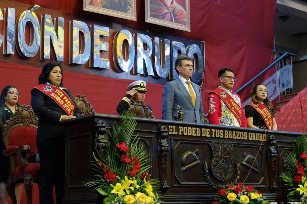 Paz en el acto de aniversario de Oruro. / Foto: RP
