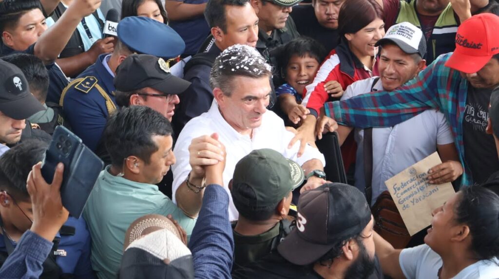 El presidente Rodrigo Paz a su llegada a Yapacaní. / Foto: FNDR
