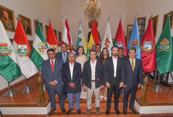El presidente Rodrigo Paz y los gobernadores del país. / Foto: Rodrigo Paz