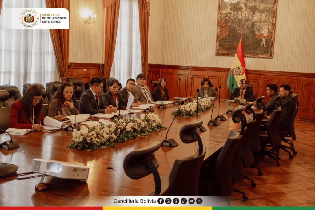 La reunión de las delegaciones de Perú y Bolivia. / Foto: Cancillería