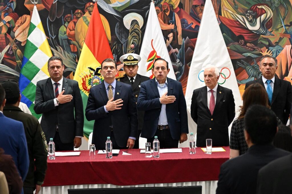 Las autoridades que son parte del comité organizador de los Juegos Bolivarianos. / Foto: Rodrigo Paz.