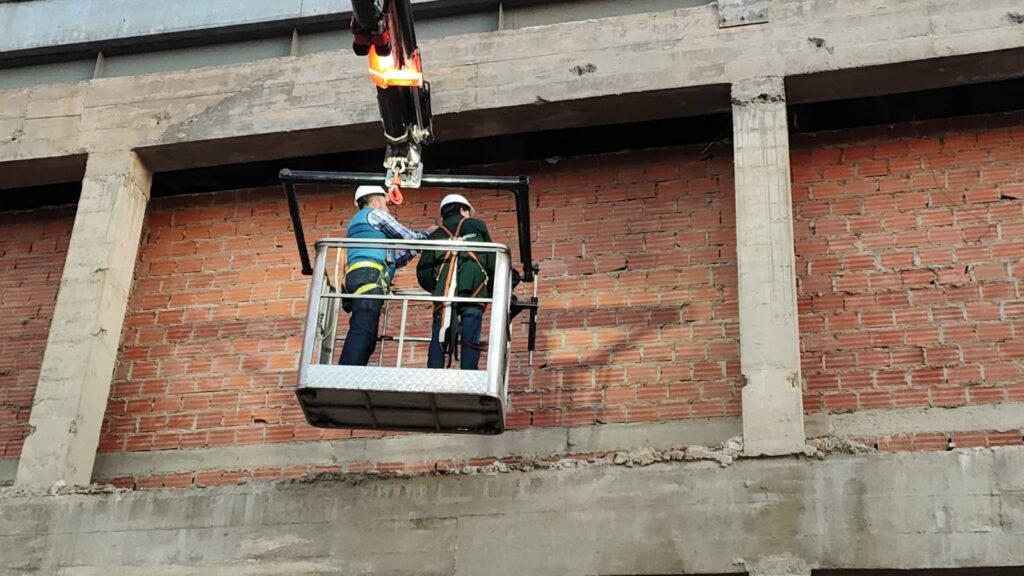 Los arreglos en el muro de la estación del teleférico. Foto Teleférico