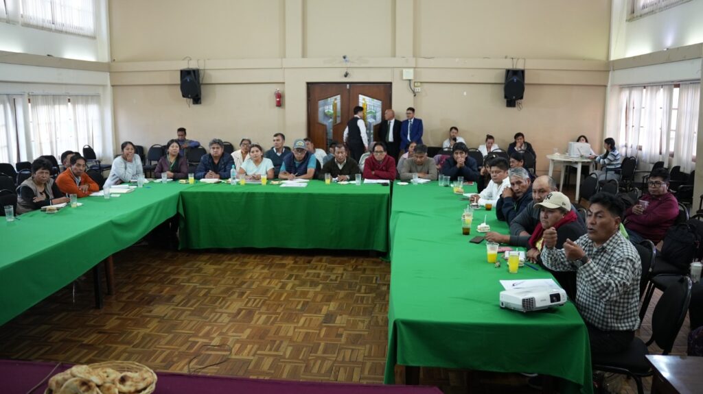 Los sectores de panificadores en la reunión con autoridades del Gobierno. / Foto: MP