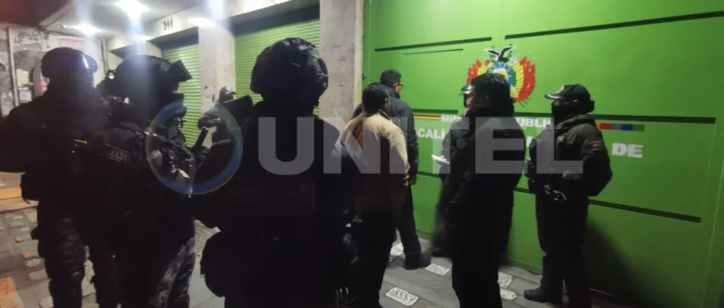Policía en La Paz durante la intervención a la Fiscalía. / Foto: Unitel